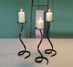 Candelabro de metal de mesa de nuevo diseño hermoso de alta calidad para decoración del hogar al por mayor. - Product Image 1