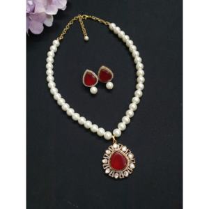 Ensemble de collier de perles Kundan avec pendentif en pierre rouge et boucles d'oreilles Bijoux traditionnels pour femmes Ensemble élégant de vêtements de mariée et de fête - Product Image 6