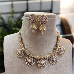 Ensemble de collier classique en plaqué or Rajwadi de créateur avec boucles d'oreilles pour femmes Ensemble de collier traditionnel Bijoux de mariage de créateur - Product Image 1