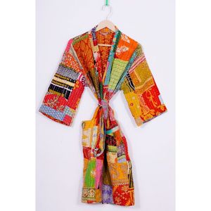 Veste kimono en tissu Kantha ancien, faite à la main en Inde, veste d'hiver, manteau enveloppant, kimono Kantha vintage, robe kimono bengali Gudri - Product Image 5