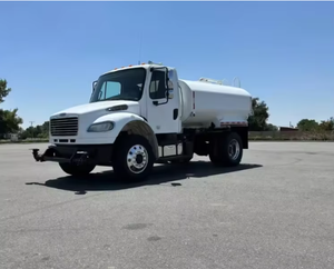 Venta al por mayor de camiones cisterna Freightliner usados de 2015 y 2016, modelo M2, con tanque de acero nuevo de 2300 galones. Envío rápido. - Product Image 4