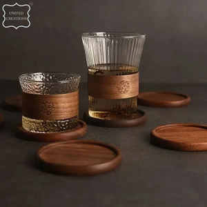 Ensemble de sous-verres en bois de noyer durable fait à la main avec support classique Tapis et coussinets en bois carrés antidérapants pour un usage quotidien - Product Image 5