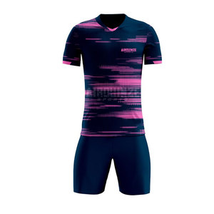 Uniformes de fútbol transpirables profesionales, diseño de tendencia superior para jóvenes adultos, logotipo impreso, conjuntos de uniformes de fútbol para todas las estaciones - Product Image 1