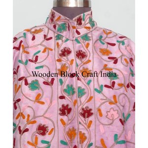 Veste en velours brodée à la main, style bohème, motif floral Suzani, manteau bohème, vêtement d'extérieur pour festival, veste chaude d'hiver, cadeau pour femmes - Product Image 3