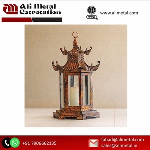 Linterna de marco de madera de decoración navideña para el hogar sostenible moderna con parte superior metálica Otros portavelas y tarros de velas - Product Image 5