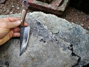 Couteau médiéval en acier au carbone fait à la main bois artisanat intemporel gaine en cuir de qualité bricolage 8 pouces utilisation extérieure OEM pris en charge - Product Image 4