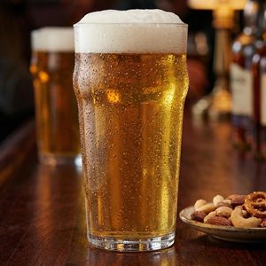 Verres à bière transparents de 500 ml avec impression personnalisée, conception empilable, logo sur mesure, fabrication en gros OEM/ODM - Product Image 3