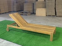 Chaise longue de luxe moderne en bois d'acacia pour hôtel piscine extérieure ou plage pour bronzer dans le salon ou l'entrepôt