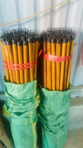 BÂTON DE BALAI EN BOIS FILET DE VIS ITALIEN 120x2.2CM FABRICANT D'USINE ENDUIT DE PVC EN BOIS au VIETNAM - Product Image 5