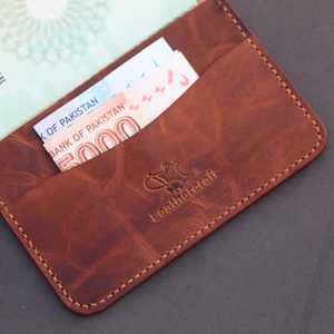 WF LEATHERCRAFT CO. No. Cartera de Pasaporte de Cuero 75 con Forro de Lona, Múltiples Ranuras para Tarjetas, 100% Cuero de Grano Completo con Tinte Vegetal - Product Image 5