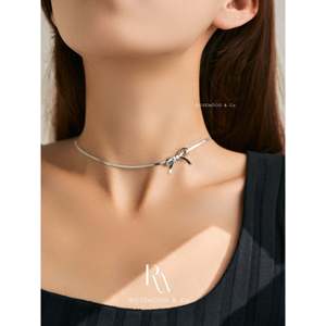 Collana Girocollo con Fiocco da 2mm in Oro 18K e Antitarnish, Gioiello Elegante e Raffinato, Regalo per Lei o per la Mamma - Product Image 4