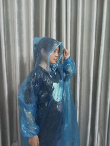 Impermeable al aire libre impermeable ligero PE desechable impermeable equipo de viaje portátil Vietnam precio asequible - Product Image 2