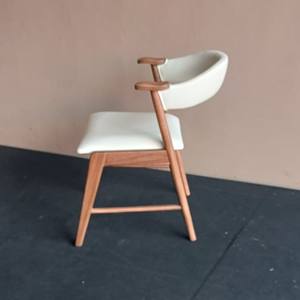 Sillas de Comedor Modernas Minimalistas PRISKILA, Sillas de Restaurante con Tapicería de Cuero Sintético por Rachel Natalie - Product Image 3