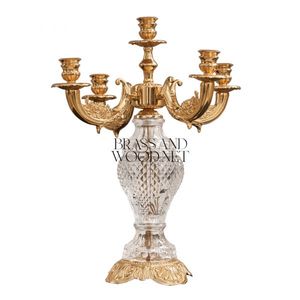 Portavelas de latón antiguo de lujo con detalles artísticos grabados para una decoración clásica del hogar y elegantes ocasiones festivas - Product Image 1