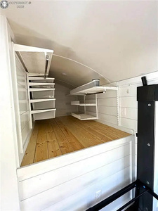 Maisonnette autonome clé en main sur 2,4 acres avec énergie solaire, eau et vue sur la montagne LIVRAISON GRATUITE À TOUT LE MONDE - Product Image 2