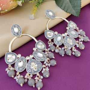 Belles boucles d'oreilles longues Kundan de qualité supérieure pour les femmes parfaites pour les mariages, les occasions festives décontractées et les fêtes. - Product Image 4