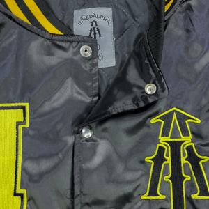 100% Polyester Satin Varsity Veste Style Décontracté Manteau D'hiver avec Bouton Décoration Solide Couleur OEM Service Uni Teint - Product Image 5