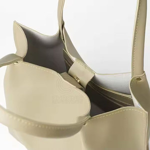 2025 sac à main fourre-tout en cuir Vintage pour dames plus grande capacité avec logo personnalisé doublure en PVC matériau PU étanche - Product Image 5