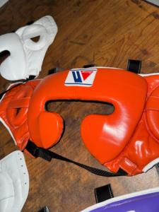 Vente en gros de protège-tête de boxe de qualité supérieure en cuir véritable personnalisé disponible - Product Image 5