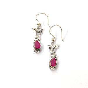 Boucles d'oreilles pendantes en agate rubis, 3,9 grammes - Product Image 1
