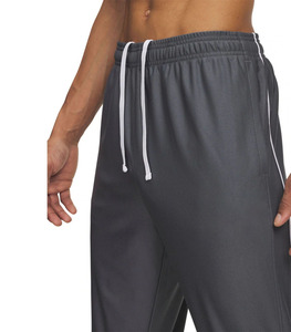 Ensemble de survêtement personnalisé OEM pour hommes en polyester avec fermeture éclair, vêtements de sport, vêtements de rue par Marfa International - Product Image 3