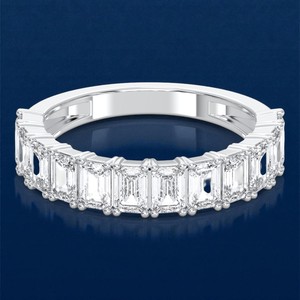 Anillo de boda de 2,50 quilates con corte de esmeralda de moissanita de quilates, conjunto completo de puntas de eternidad, hecho en oro sólido para mujer - Product Image 5