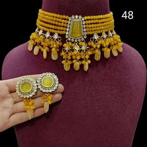Ensemble de bijoux de mariée Kundan avec collier et boucles d'oreilles parfait pour les fiançailles et les occasions spéciales d'Inde - Product Image 2