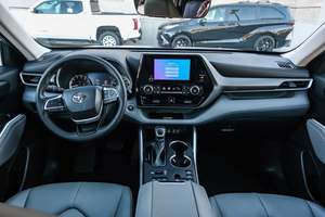 Toyota Highlander XLE AWD Usada de 2023 - Product Image 3