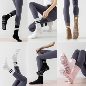 Chaussettes de sport pour femmes 80% coton 20% Spandex Chaussettes de sport antidérapantes à la cheville Chaussettes de sport confortables et respirantes à la mode - Product Image 3