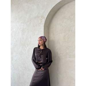 Blusa de Satén con Lazo Delantero para Mujer, Venta al por Mayor - Product Image 1