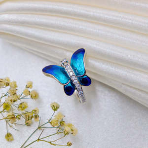 Anillo de Plata 925 con Corte Princesa de Mariposa Azul, Elegante y Moderno, con Incrustaciones de Acero Inoxidable, 18K, Ideal para Regalo - Product Image 1