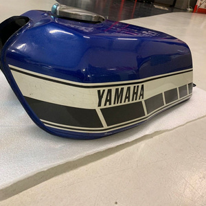 Serbatoio Carburante Originale Yamaha Personalizzato per Moto, Realizzato in Metallo Durevole, Alluminio, Acciaio, Plastica, Nuovo e Usato - Product Image 4
