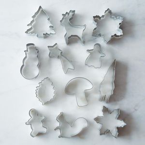 Durable metal cookie shape <b>cutter</b> helpful for shaping <b>dough</b> precisely for professional bakery results - Product Image 1