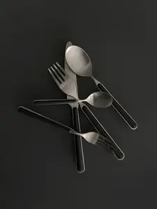 Ensemble de couverts de luxe moderne avec poignées en acier inoxydable miroir et en résine, parfait pour les mariages, les repas et la vaisselle élégante - Product Image 3