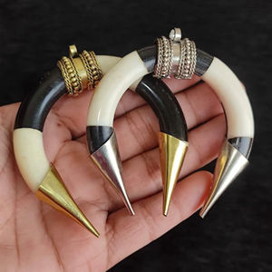 Collier avec pendentif en os de buffle, bijoux tribaux naturels et durables pour femmes, haute qualité - Product Image 1