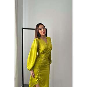 Robe en satin vert olive à col en V - Vert olive - Product Image 3