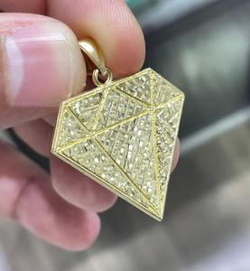 Colgante de Oro de 10k con Forma de Superman, Oro Real de 10k Sólido, 4.2 Gramos en Total - Product Image 4