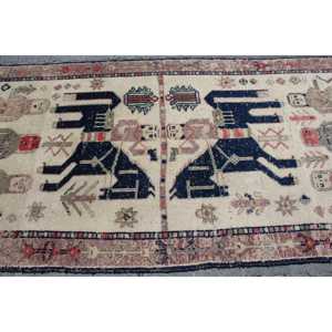 พรมตุรกีขนาด 4x10.7 ฟุต, พรมเฮอร์กีวินเทจ, พรมขนสัตว์ลายพิมพ์สัตว์สีแดง - Product Image 4