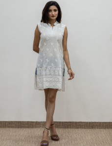 เดรสคลุมเข่าแขนกุดผ้าวิสคอสสำหรับผู้หญิงชุดเดรสมิดิปักลายลูกไม้สีขาวแฟชั่นสูง - Product Image 5