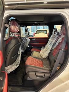 Nissan Patrol Platinum Diesel Automatique SUV Modèle 2024 Intérieur Sombre Sièges en Cuir Toit Ouvrant Gauche Prix ABORDABLE Livraison Gratuite Offerte - Product Image 3