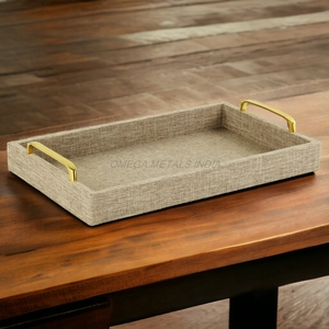 Plateau en bois fabriqué à la main de couleur blanche rustique avec une forme carrée et une finition texturée, parfait pour un affichage élégant à la maison - Product Image 4