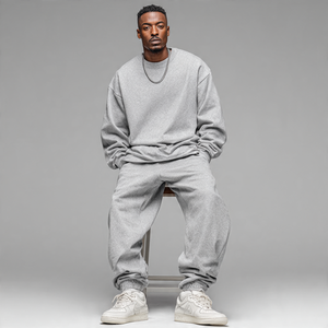 Ensemble de survêtement en coton personnalisé pour hommes avec t-shirt imprimé et pantalon de survêtement solide et décontracté deux pièces en gros - Product Image 3