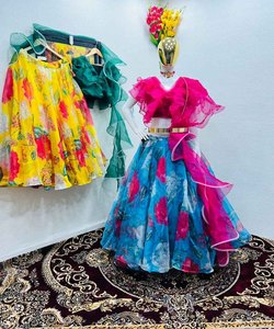 Nuevo y Atractivo Lehenga Choli para Mujer, Bordado Intenso, Algodón y Seda, Prenda India Confeccionada para Ocasiones Especiales - Product Image 6