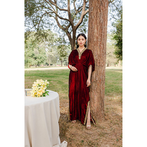 Đầy đủ tilla thêu ren trên đường viền cổ áo tay áo HEM để cung cấp cho bạn một cái nhìn sang trọng phụ nữ hai giai điệu Maroon kaftan - Product Image 4