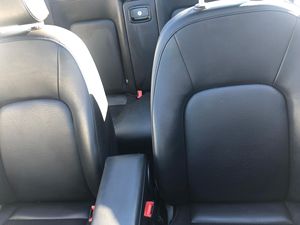 Volkswagen New Beetle Convertible 2010 Usado, Volante a la Izquierda/Derecha - Product Image 2