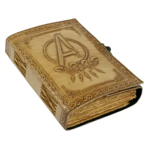 Vintage diario de cuero Avenger Marvel Logo en relieve Dairy Custom Logo antiguo hecho a mano Grimoire Spell Book ágata