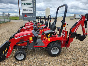 Tractor Massey Ferguson GC1723EB Usado Más Vendido con Cargador, Retroexcavadora y Accesorio de Segadora - Product Image 5