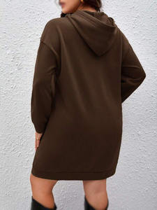 Robe à capuche en polaire mi-longue marron pour femme, style streetwear, avec poche kangourou, épaules tombantes, confortable - Product Image 2