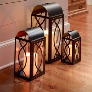 Bougeoir en métal de style européen Vente chaude Maison Forme Fer Verre Lanterne Coupe-Vent Décoration de Noël pour la maison - Product Image 1
