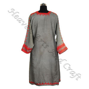 BDR020 Unique véritable soie brodée Afghani Style robe bohème Unique robe Vintage à la main bohème Banjara Baluchi robe - Product Image 4